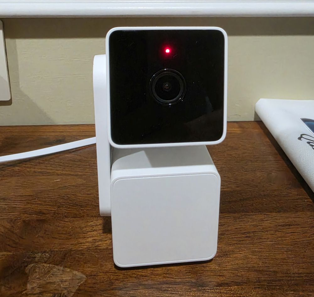 Wyze Cam Pan v3 showing solid red status light